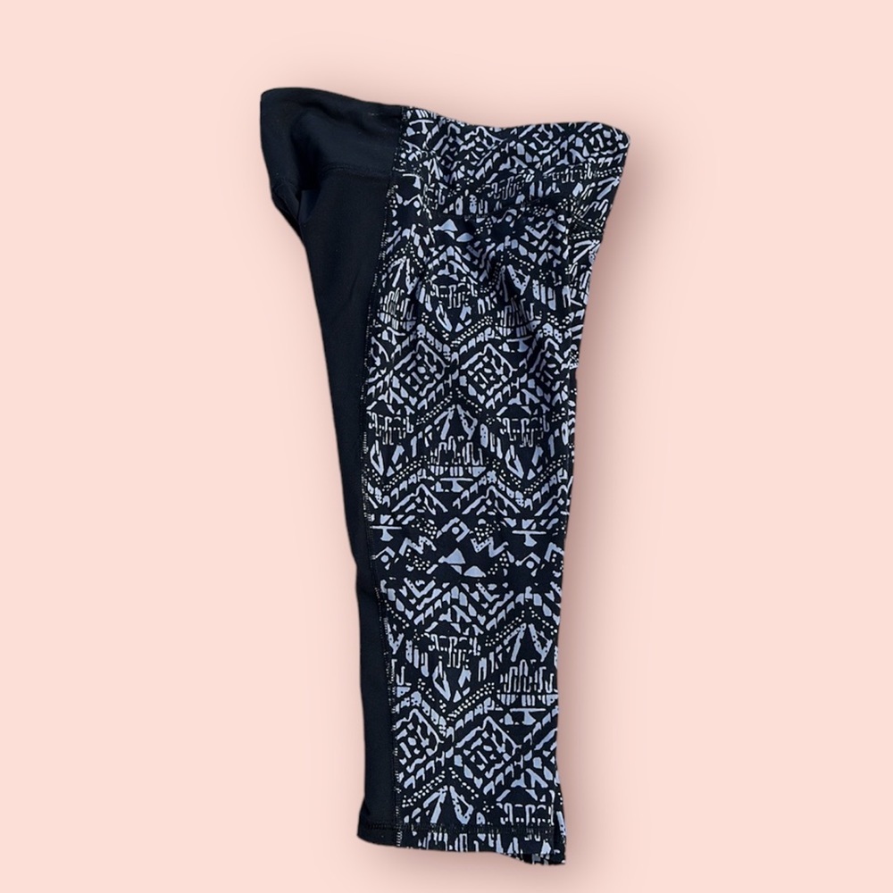 Victoria’s Secret athletic leggings 2 tone solid black and gray/black print